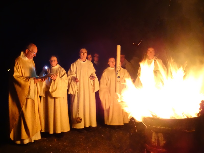 bénédiction du feu pascal